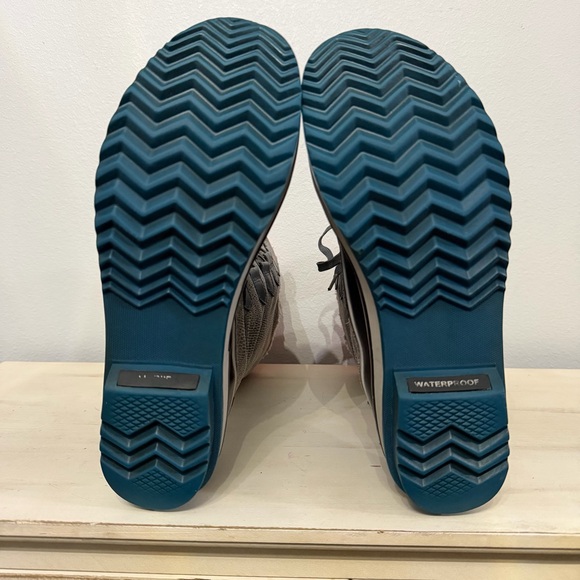 Sorel Black and Gray Tivoli Insulated Winter Boots Size 10.5 - Picture 9 of 10